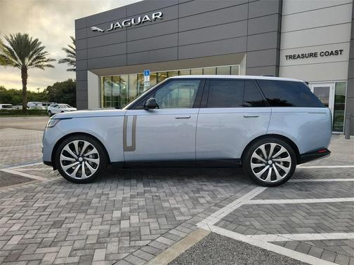 2025 Land Rover Range Rover P400 SE