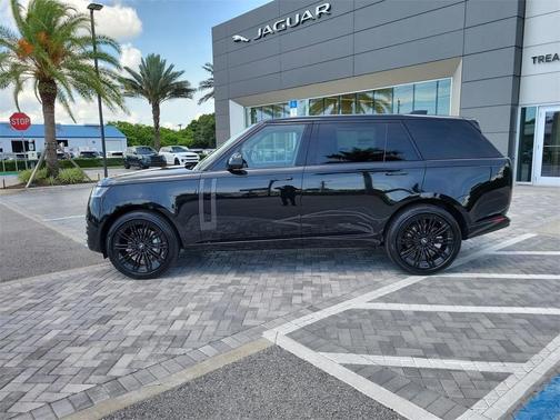 2025 Land Rover Range Rover P400 SE 7 Seat