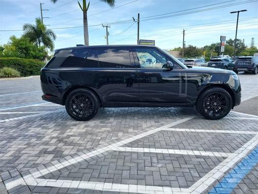 2025 Land Rover Range Rover P400 SE 7 Seat