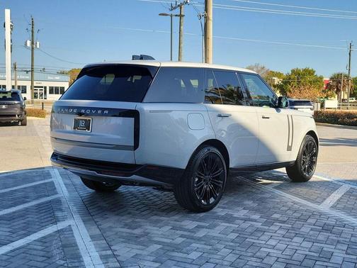 Ethereal Frost Silver In Gloss Finish 2026 Land Rover Range Rover P530 SE