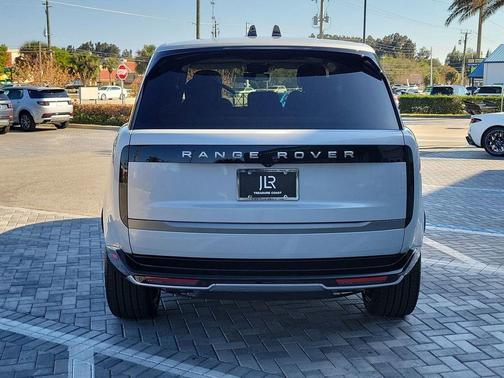 Ethereal Frost Silver In Gloss Finish 2026 Land Rover Range Rover P530 SE