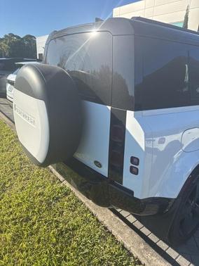 2023 Land Rover Defender 110 X-Dynamic SE