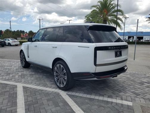 2025 Land Rover Range Rover P400 SE 7 Seat