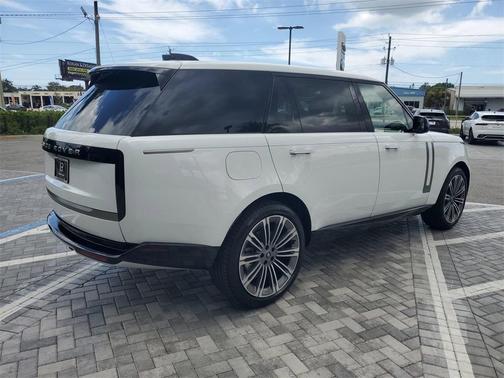 2025 Land Rover Range Rover P400 SE 7 Seat