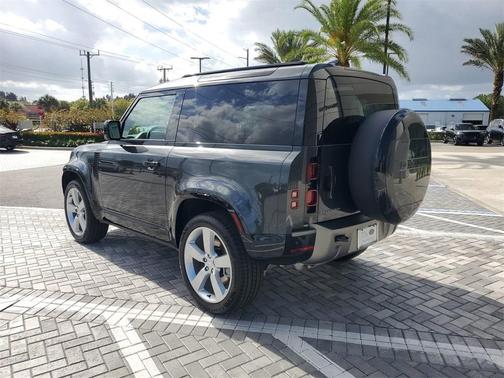 2025 Land Rover Defender P400 X-Dynamic SE