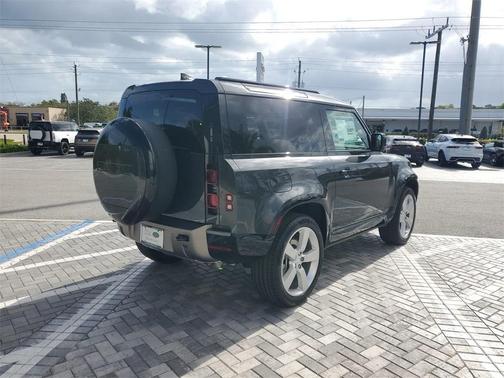 2025 Land Rover Defender P400 X-Dynamic SE