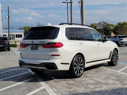 2021 BMW X7 M50i