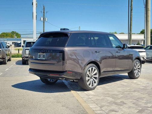 Charente Grey 2026 Land Rover Range Rover P400 SE 7 Seat