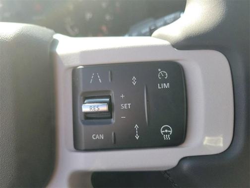 2025 Land Rover Defender P500 X-Dynamic SE