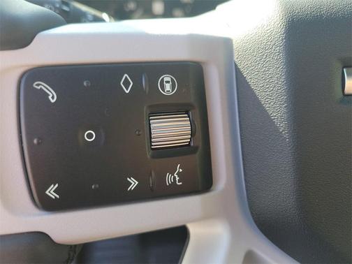 2025 Land Rover Defender P500 X-Dynamic SE