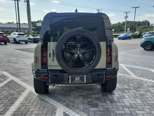 2025 Land Rover Defender P400 X-Dynamic SE