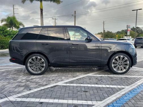 2025 Land Rover Range Rover P530 SE