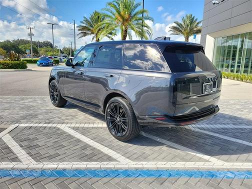 2025 Land Rover Range Rover P530 SE
