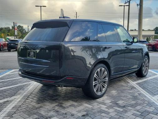 2025 Land Rover Range Rover P530 SE