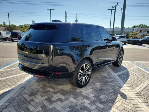 2023 Land Rover Range Rover P530 SE