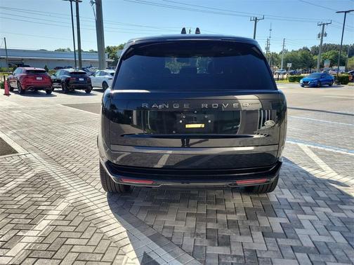 2023 Land Rover Range Rover P530 SE