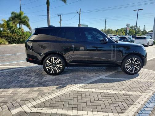 2023 Land Rover Range Rover P530 SE