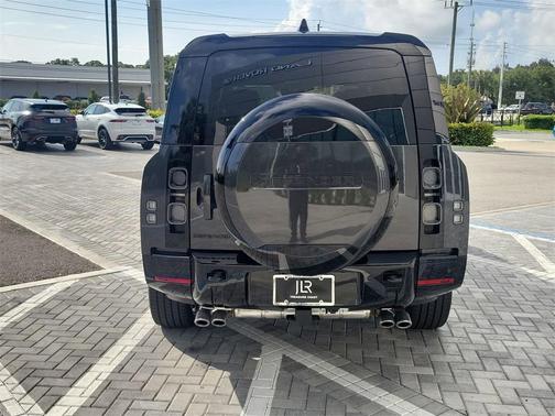 2025 Land Rover Defender P500 V8