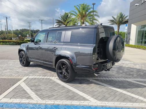 2025 Land Rover Defender P500 V8