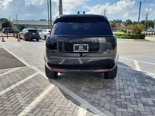 2025 Land Rover Range Rover P550e SE