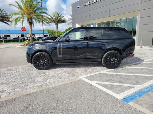 2025 Land Rover Range Rover P550e SE
