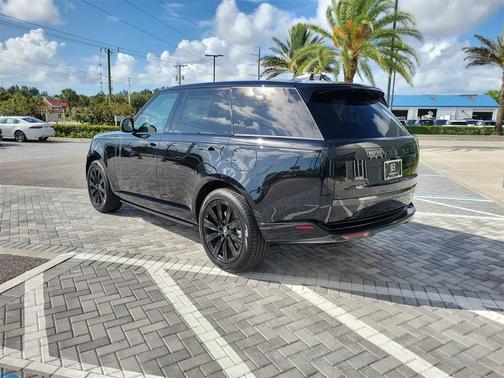 2025 Land Rover Range Rover P550e SE