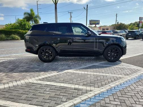 2025 Land Rover Range Rover P550e SE
