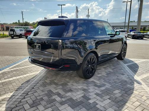 2025 Land Rover Range Rover P550e SE