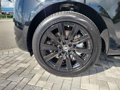 2025 Land Rover Range Rover P550e SE