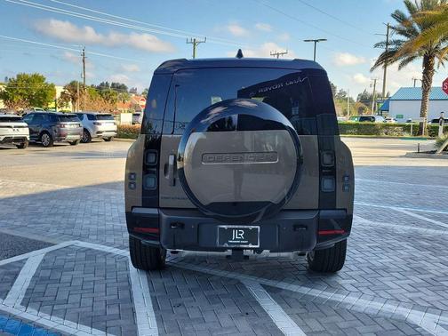 2026 Land Rover Defender P400 X-Dynamic SE