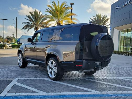 2026 Land Rover Defender P400 X-Dynamic SE