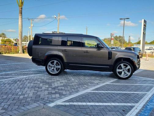 2026 Land Rover Defender P400 X-Dynamic SE
