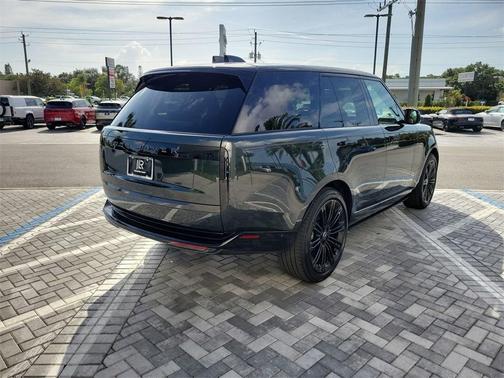 2025 Land Rover Range Rover P530 SE