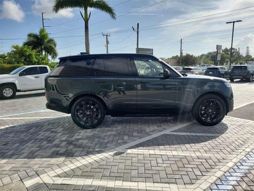 2025 Land Rover Range Rover P530 SE
