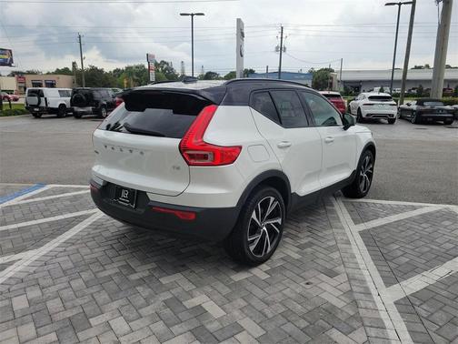 2021 Volvo XC40 T4 R-Design