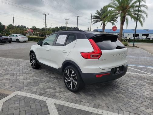 2021 Volvo XC40 T4 R-Design