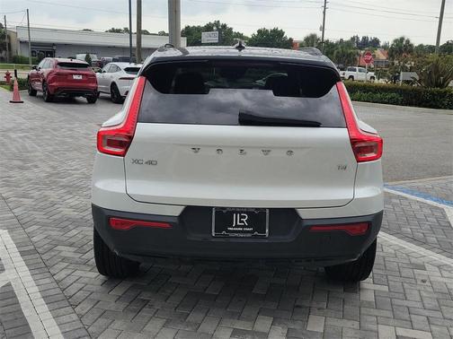 2021 Volvo XC40 T4 R-Design