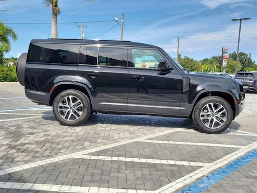 2025 Land Rover Defender P400