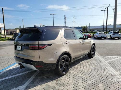 2025 Land Rover Discovery P360 Metropolitan Edition