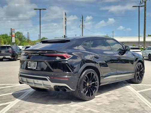 2020 Lamborghini Urus Base