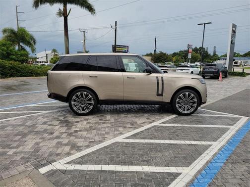 2025 Land Rover Range Rover P400 SE