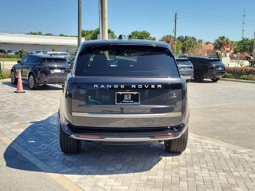 Carpathian Grey 2026 Land Rover Range Rover P400 SE 7 Seat