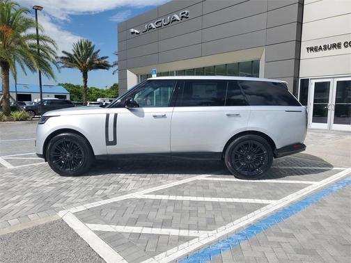 2025 Land Rover Range Rover P400 SE 7 Seat