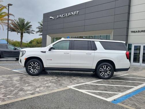 2023 GMC Yukon XL AT4