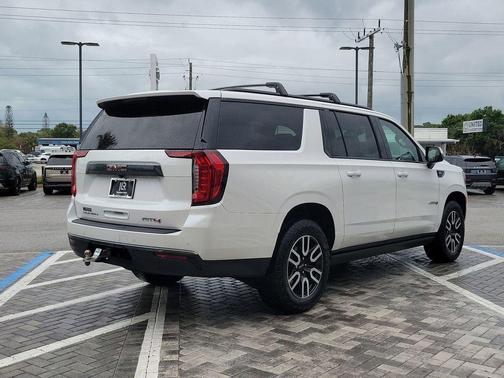 2023 GMC Yukon XL AT4
