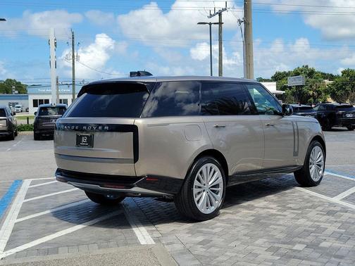 Batumi Gold 2026 Land Rover Range Rover P400 SE 7 Seat