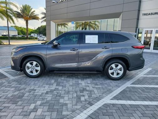 2022 Toyota Highlander LE