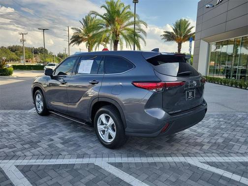 2022 Toyota Highlander LE