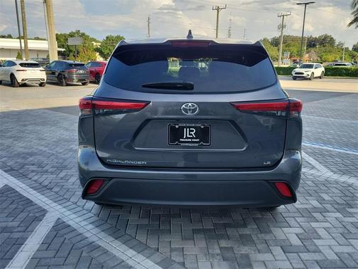 2022 Toyota Highlander LE