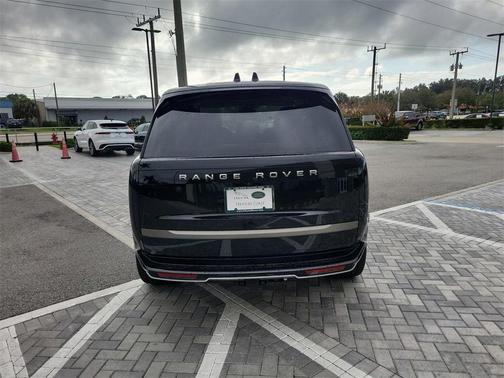 2025 Land Rover Range Rover P530 SE